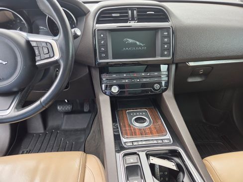 Used 2018 Jaguar F-PACE Prestige AWD/4WD image 7