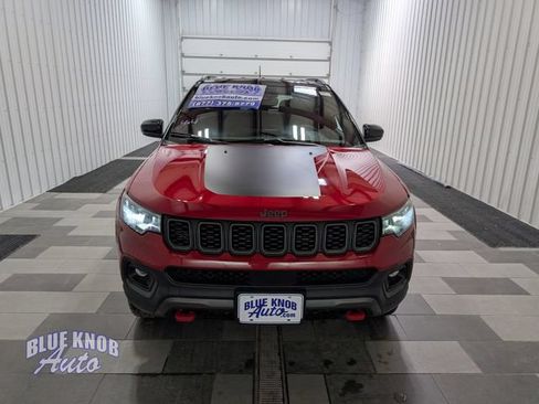 Used 2025 Jeep Compass Trailhawk AWD/4WD image 6