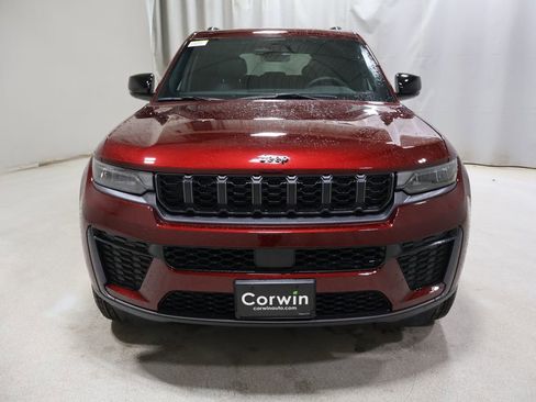 New 2026 Jeep Grand Cherokee Altitude AWD/4WD image 2