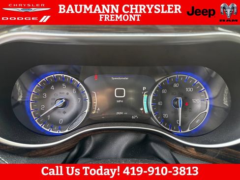 Used 2022 Chrysler Pacifica Limited AWD/4WD image 18