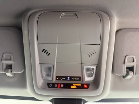 Used 2022 GMC Terrain SLE w/ Elevation Edition image 30