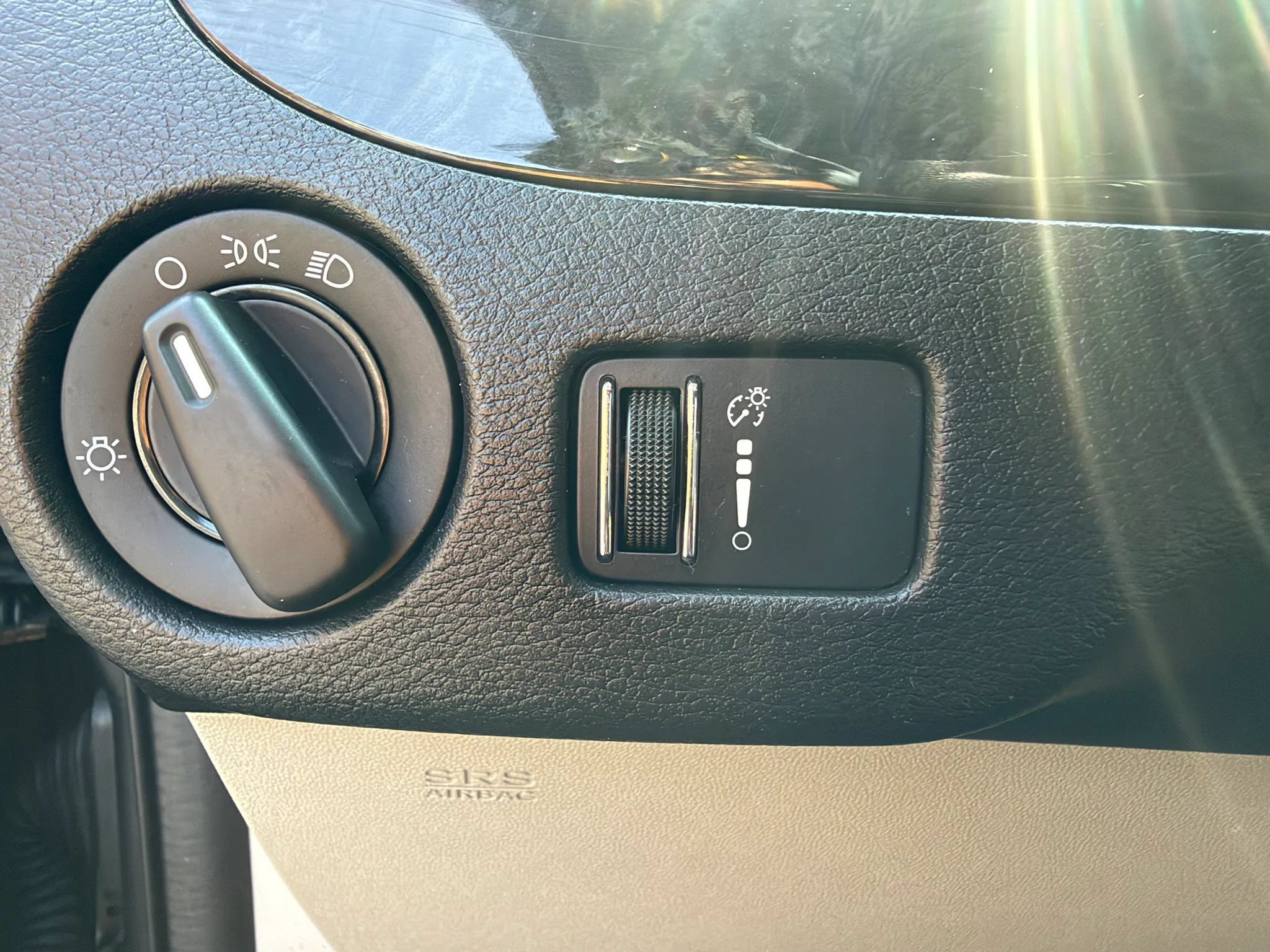Used 2016 Dodge Grand Caravan SXT FWD image 28