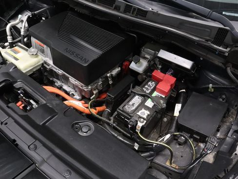 Certified 2018 Nissan Leaf SL w/ SL Technology Package FWD image 13