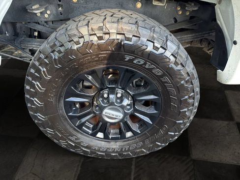 Used 2022 Ford F250 Lariat w/ Tremor Off-Road Package AWD/4WD image 10