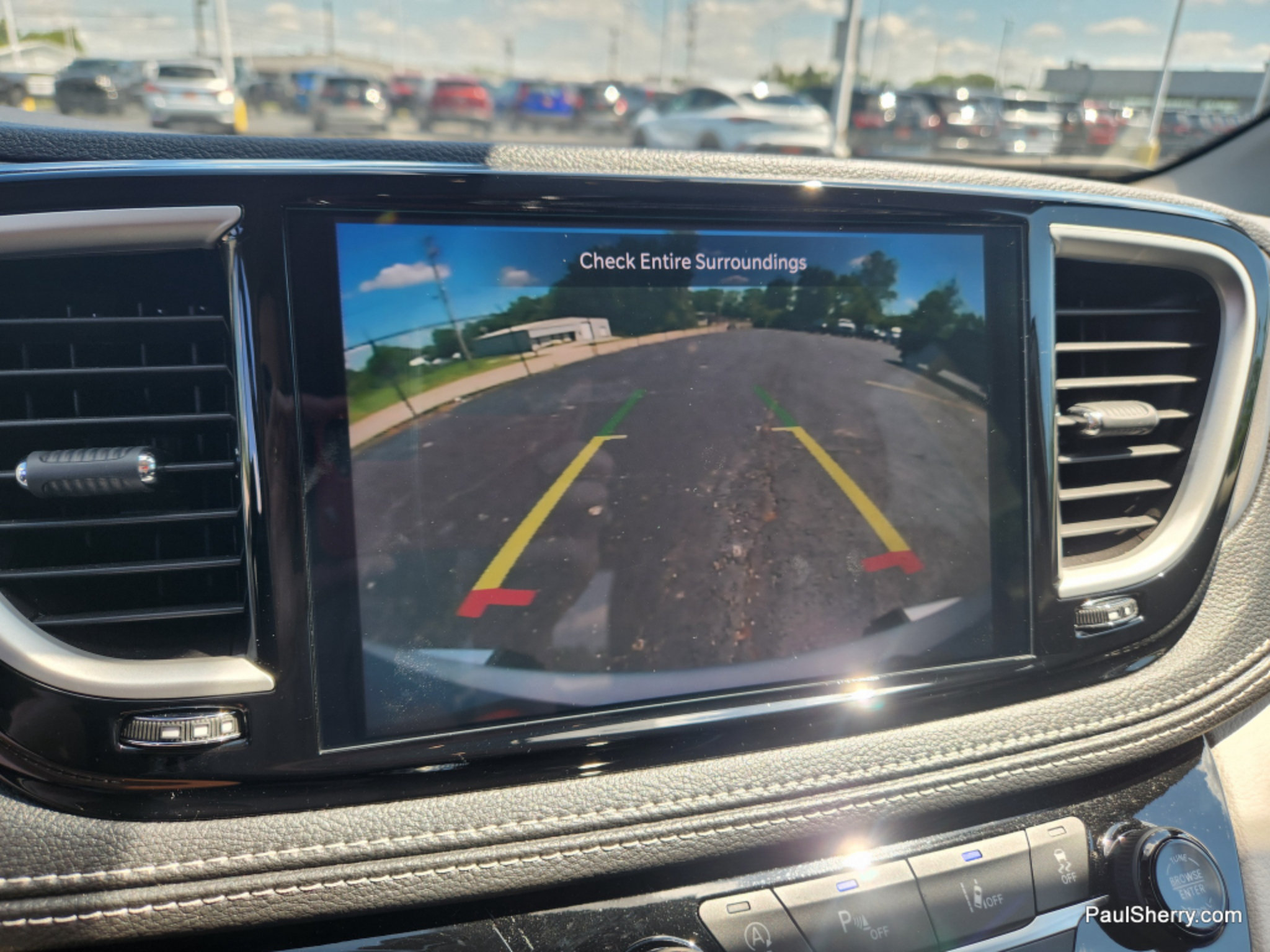 Used 2024 Chrysler Pacifica Touring-L FWD image 46