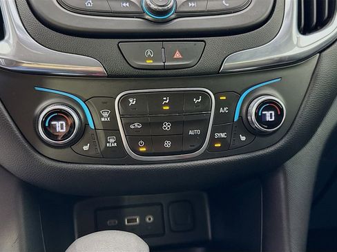 Used 2024 Chevrolet Equinox LT AWD/4WD image 16