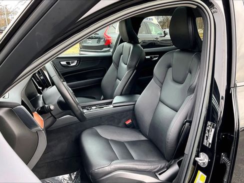 Used 2023 Volvo XC60 B5 Plus w/ Climate Package image 9