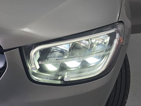 Used 2021 Mercedes-Benz GLC 300 4MATIC image 32