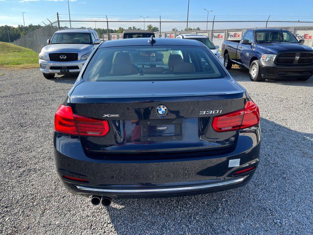 Used 2017 BMW 330i xDrive Sedan AWD/4WD image 8