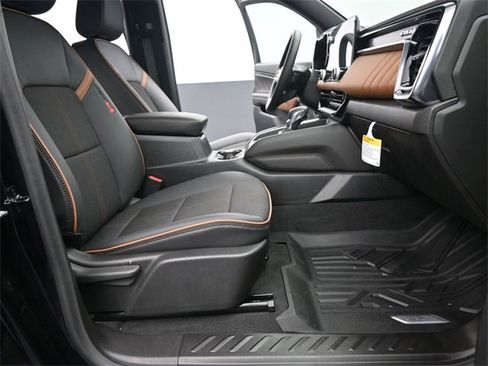 New 2025 GMC Canyon AT4 image 18