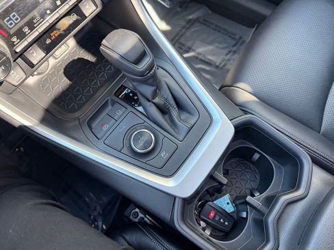 Used 2025 Toyota RAV4 XLE image 22