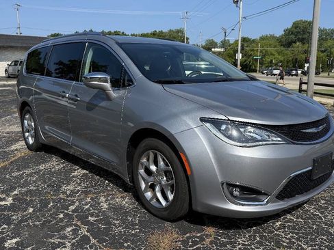 Used 2019 Chrysler Pacifica Limited FWD image 1