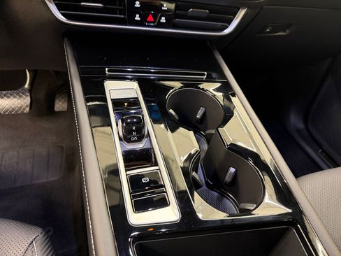 Used 2024 Volkswagen Atlas Cross Sport SE image 24