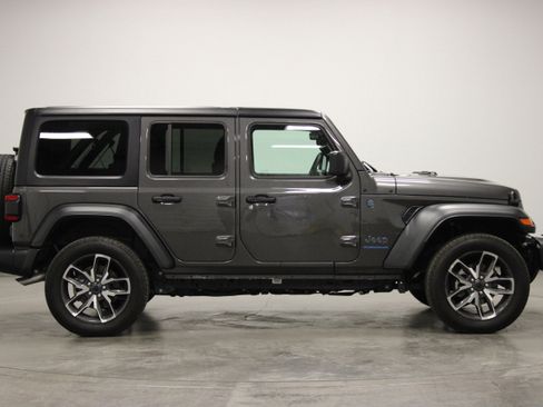 Used 2025 Jeep Wrangler Unlimited Sport S 4xe w/ Convenience Group AWD/4WD image 9