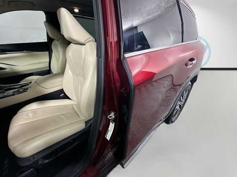 Used 2024 INFINITI QX60 Sensory w/ Cargo Package AWD/4WD image 11