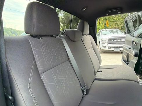 Used 2017 Toyota Tacoma TRD Off-Road w/ Tow Package (A/T) AWD/4WD image 91