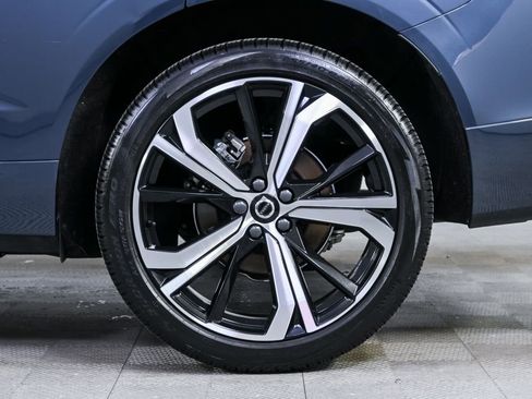 Certified 2024 Volvo XC60 B5 Ultimate w/ Protection Package Premier image 41