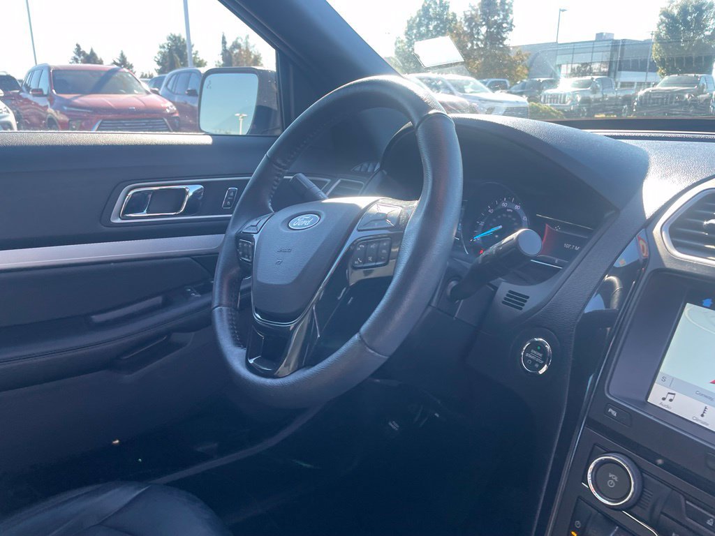 Used 2017 Ford Explorer XLT w/ Equipment Group 202A FWD image 30