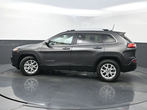 Used 2018 Jeep Cherokee Latitude Plus image 37