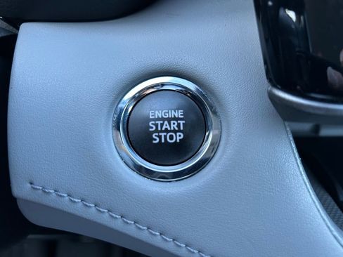 Used 2023 Toyota Highlander XLE image 29