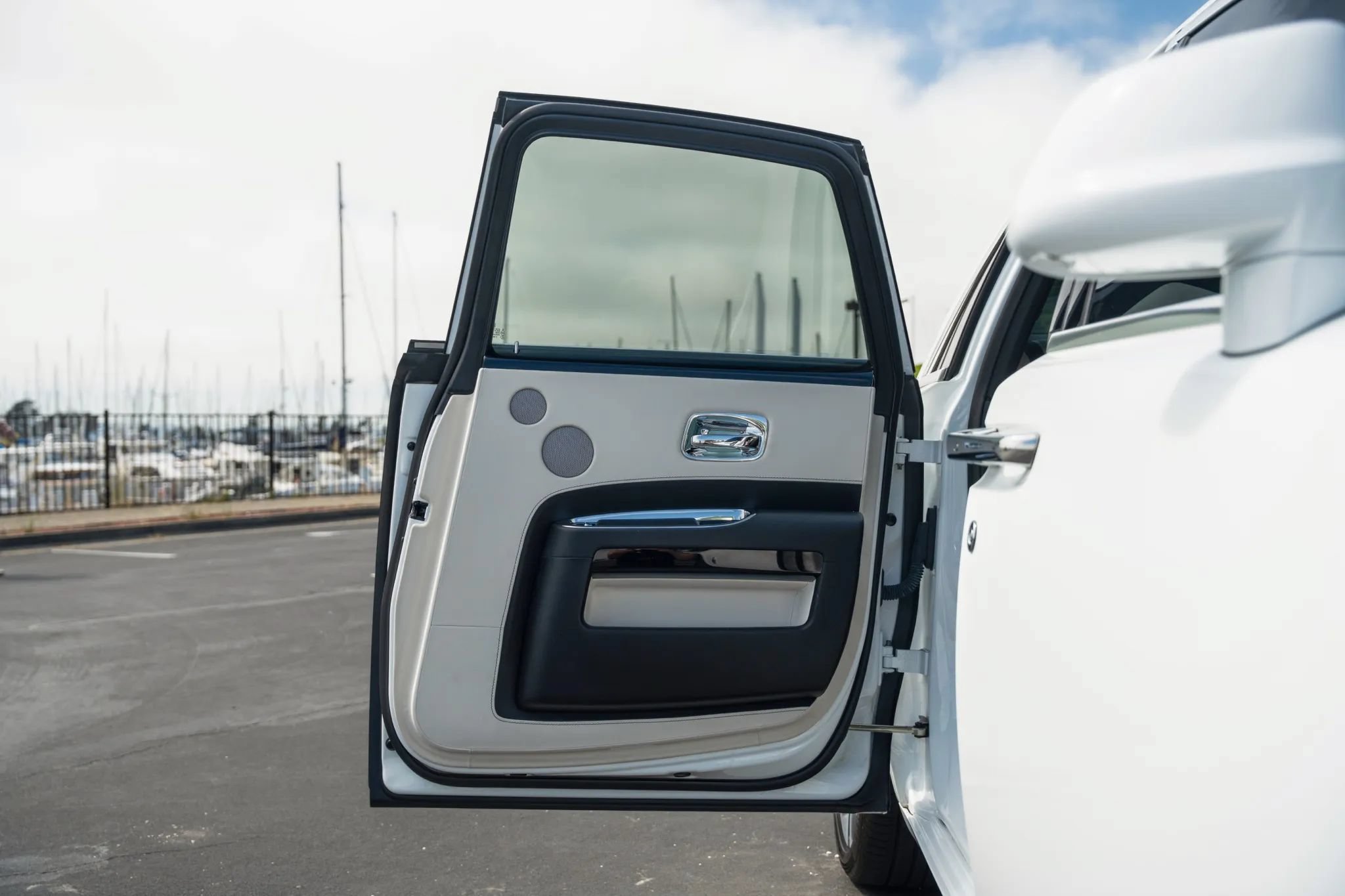 Used 2018 Rolls-Royce Ghost RWD image 39