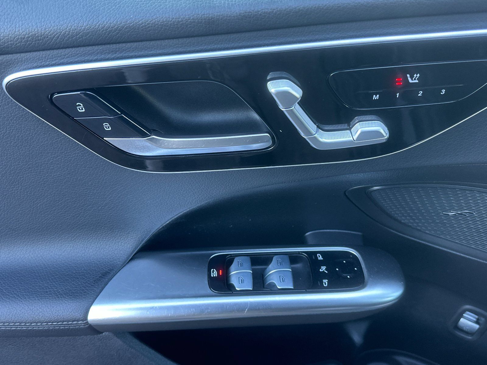 Used 2022 Mercedes-Benz C 300 Sedan image 11