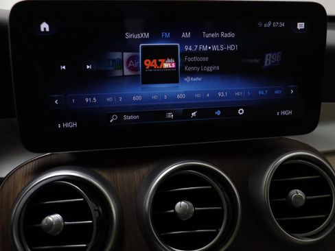 Used 2021 Mercedes-Benz GLC 300 4MATIC image 9