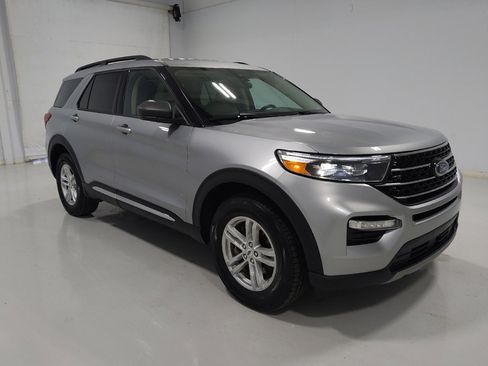 Used 2023 Ford Explorer XLT w/ Equipment Group 202A AWD/4WD image 13
