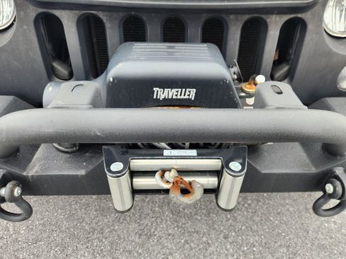 Used 2015 Jeep Wrangler Unlimited Sahara w/ Connectivity Group image 25