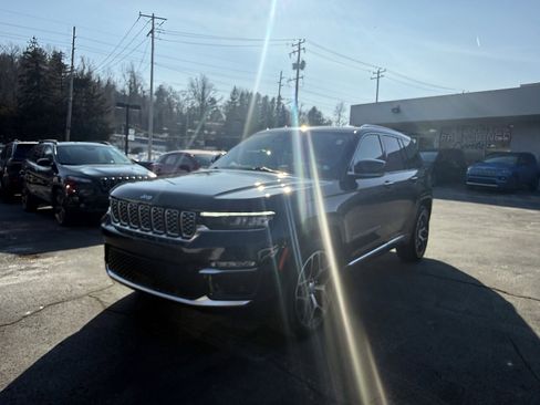 Certified 2023 Jeep Grand Cherokee Summit image 3