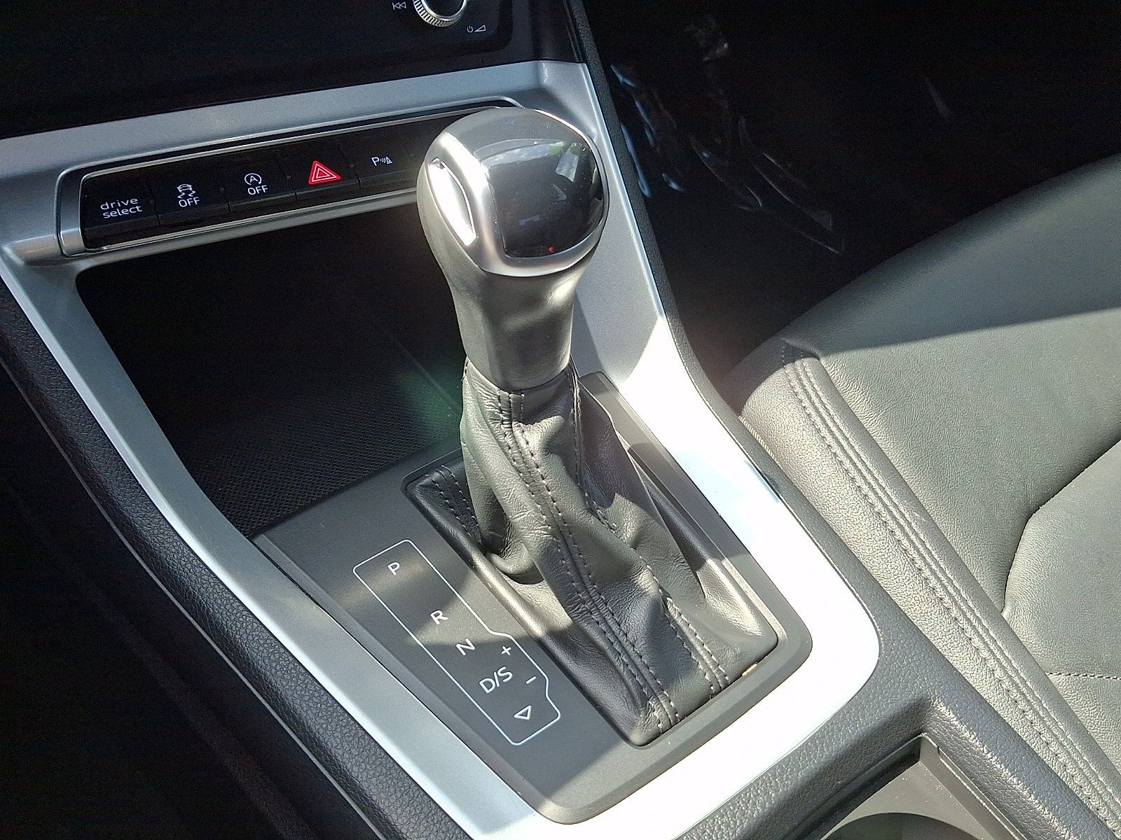 Used 2025 Audi Q3 2.0T Premium AWD/4WD image 16