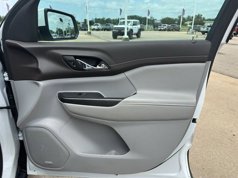 Used 2023 GMC Acadia SLT w/ Technology Package AWD/4WD image 29