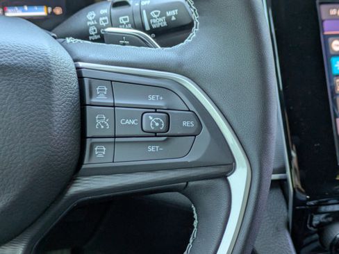 New 2025 Jeep Grand Cherokee L Laredo AWD/4WD image 30