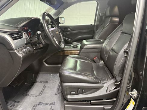 Used 2019 Chevrolet Suburban LT AWD/4WD image 14