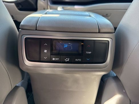 Used 2017 Toyota Highlander XLE AWD/4WD image 19