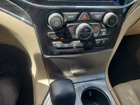 Used 2020 Jeep Grand Cherokee Limited RWD image 18