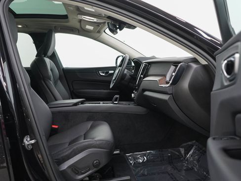 Used 2022 Volvo XC60 B5 Momentum AWD/4WD image 11