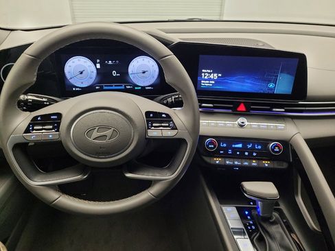 Used 2025 Hyundai Elantra SEL image 22