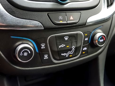 Used 2022 Chevrolet Equinox LT FWD image 19