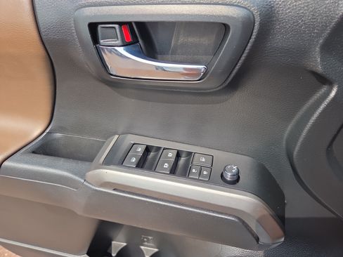 Certified 2019 Toyota Tacoma Limited AWD/4WD image 29