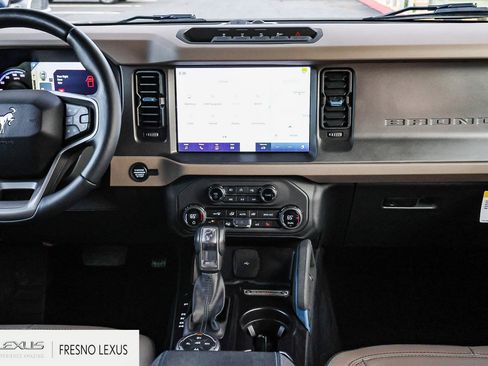 Used 2024 Ford Bronco Wildtrak image 17