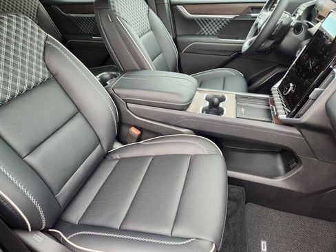 New 2026 GMC Acadia Denali w/ Super Cruise Package image 16