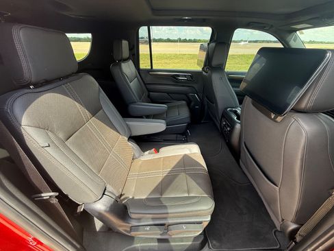 Used 2025 Chevrolet Suburban High Country AWD/4WD image 19