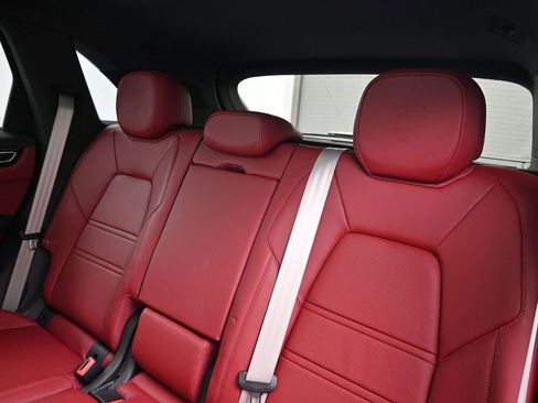 Used 2023 Porsche Cayenne S Platinum image 6