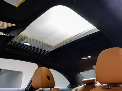 Used 2025 BMW 230i Coupe w/ Premium Package RWD image 5