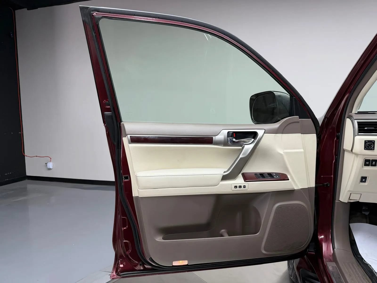 Used 2015 Lexus GX 460 w/ Premium Package AWD/4WD image 25