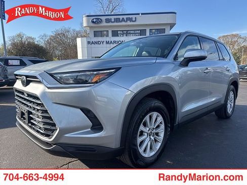 Used 2025 Toyota Grand Highlander image 1