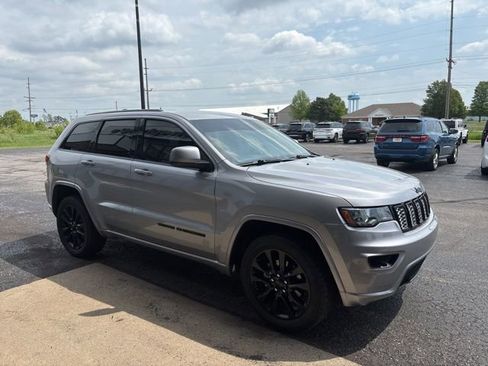Used 2019 Jeep Grand Cherokee Altitude AWD/4WD image 7