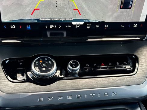 Certified 2025 Ford Expedition Platinum AWD/4WD image 27