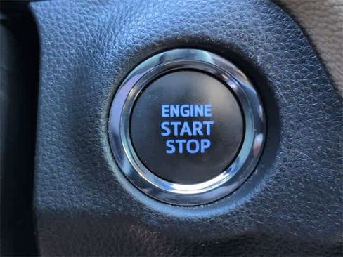 Used 2021 Toyota RAV4 XLE Premium image 40